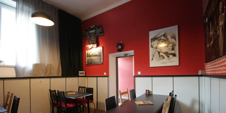 Jídlo jak se patří: menu se 4 miniburgery, hranolky, salátem a domácí limonádou pro dva