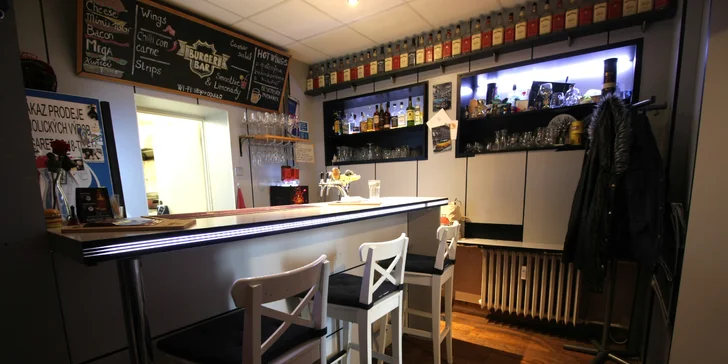 Jídlo jak se patří: menu se 4 miniburgery, hranolky, salátem a domácí limonádou pro dva