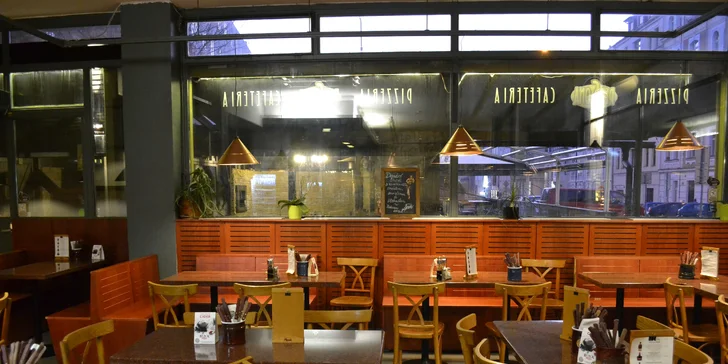 Výběr z jídelního lístku pizzerie: těstoviny, rizoto i pizza pro 1 nebo pro 2
