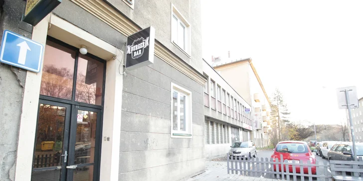 Jídlo jak se patří: menu se 4 miniburgery, hranolky, salátem a domácí limonádou pro dva