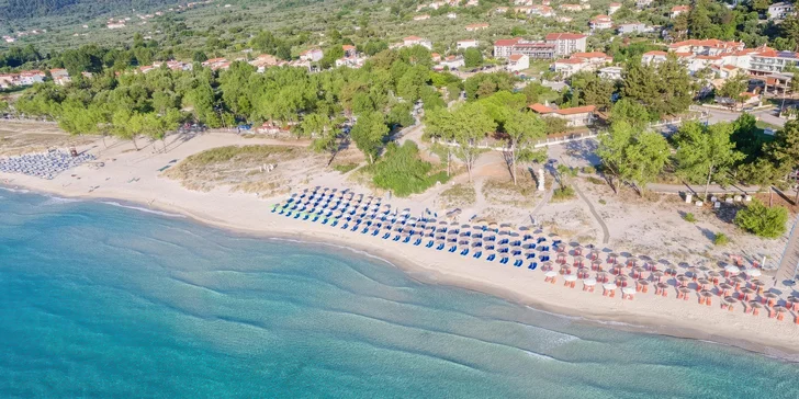 Hotel je jen pár kroků od vyhlášené pláže Gloden Beach.