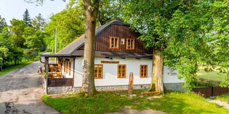 Valašská bašta pro 2 osoby: kyselice, koleno na pivu a borůvkový knedlík