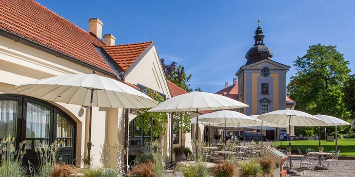 4* hotel v zámeckém areálu za Prahou: luxusní romantické pokoje a snídaně