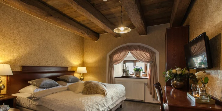4* hotel v zámeckém areálu za Prahou: luxusní romantické pokoje a snídaně