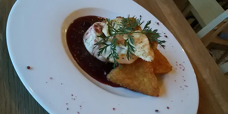 Šťavnatý steak nebo burger s přílohou v oblíbeném Plauditu v Mnichově Hradišti