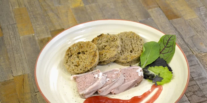Hostina Hezky Česky: kuřecí prsíčko supreme či bůček ve skvělém menu