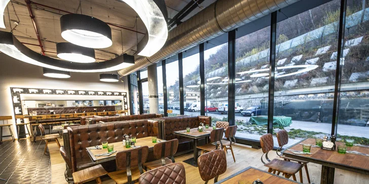 4chodové valentýnské menu: přípitek, uzený losos, kachní prso i tygří krevety