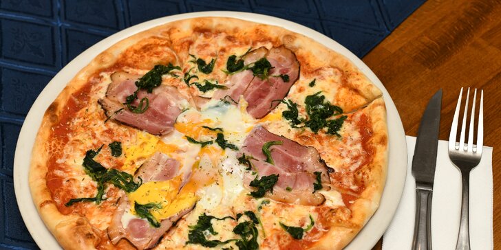 Tradiční italské speciality: pizza, pasta, salát nebo rizoto podle výběru