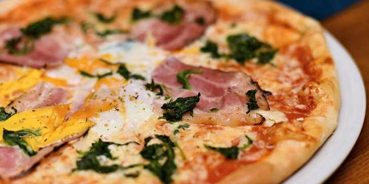 Tradiční italské speciality: pizza, pasta, salát nebo risotto podle výběru
