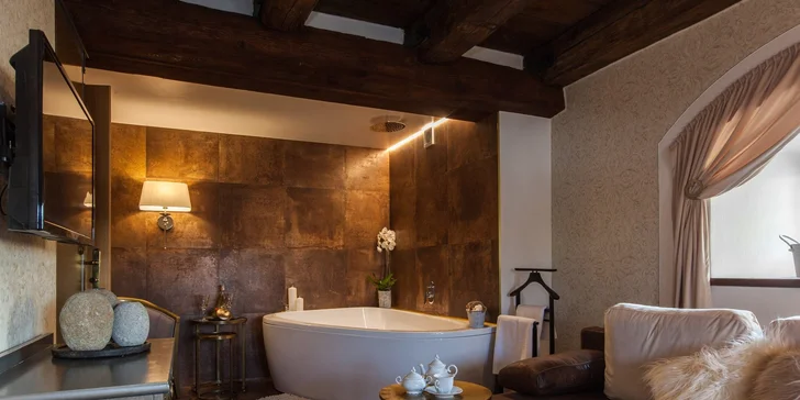 4* hotel v zámeckém areálu za Prahou: luxusní romantické pokoje a snídaně