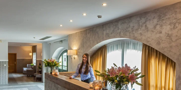 4* hotel v zámeckém areálu za Prahou: luxusní romantické pokoje a snídaně