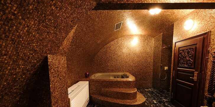 Luxus s nádechem historie: hotel v centru Českého Krumlova se snídaní a wellness relaxací