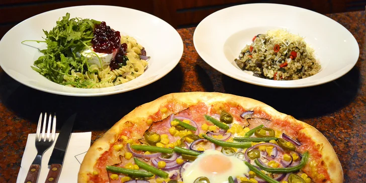 Výběr z jídelního lístku pizzerie: těstoviny, rizoto i pizza pro 1 nebo pro 2