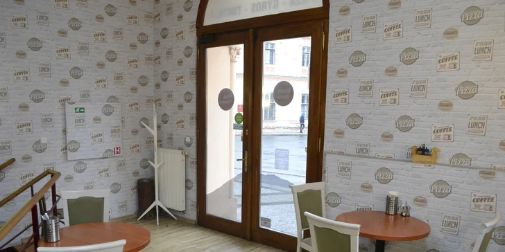 Klasická pizza dle výběru s nápojem v restauraci Riva