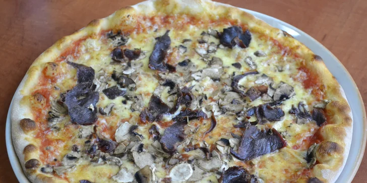 Klasická pizza dle výběru s nápojem v restauraci Riva