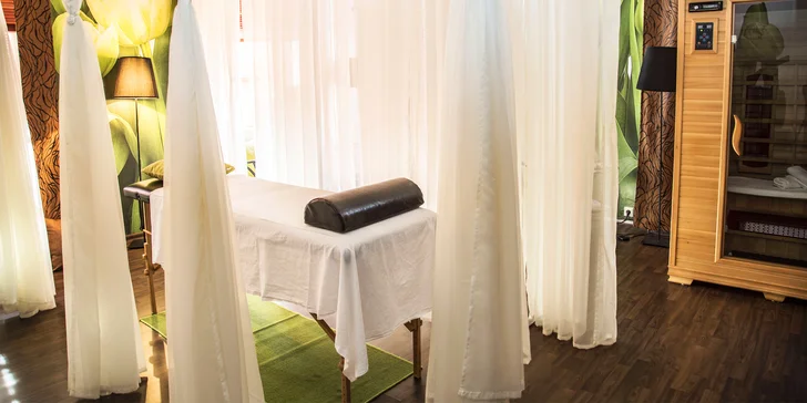Romantika pro dva: 50–100 min. v privátním wellness s fondue a sektem