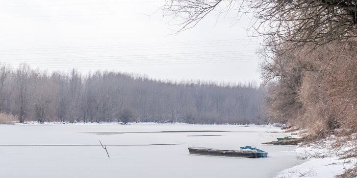 Pohodové zimní dny u Lipenského jezera s polopenzí a wellness pro dva
