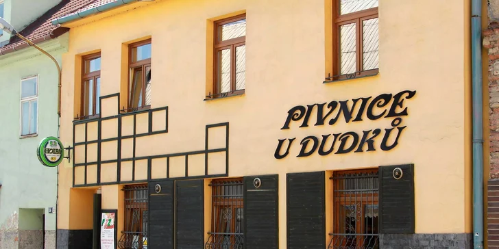 1+1 pizzy si můžete sníst i přímo v pivnici.