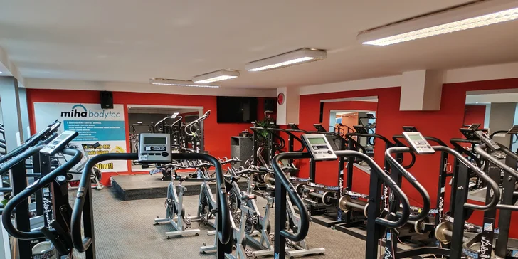Při něm dochází k elektrické stimulaci a stahům svalů.