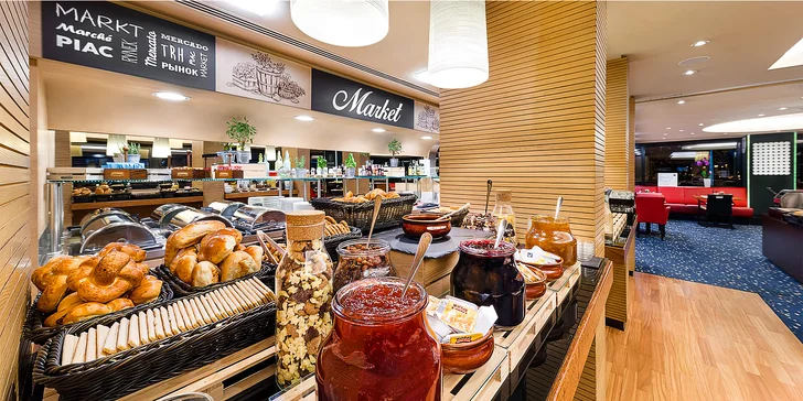 Každé ráno pro vás bude v hotelové restauraci připravena snídaně. 