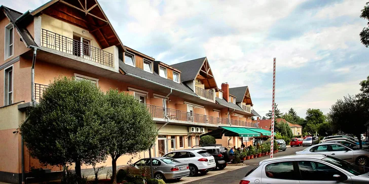 Hotel Wolf se nachází jen 10 minut chůze od místních lázní.
