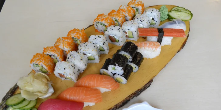 Báječná pestrost sushi: čerstvé sety s rybami, sýrem Phidalelphia i sépií