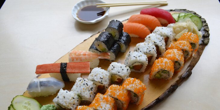 Báječná pestrost sushi: čerstvé sety s rybami, sýrem Phidalelphia i sépií