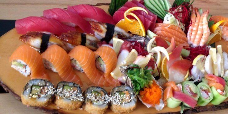Báječná pestrost sushi: čerstvé sety s rybami, sýrem Phidalelphia i sépií