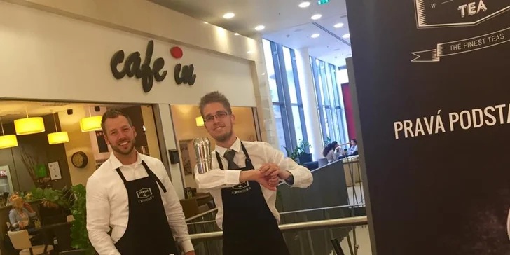 Doplňte energii v Cafe In: káva či čaj a jablečný závin pro 1 či 2
