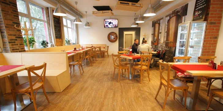 Pivovarské menu pro dva: prkénko dobrot, žebra či panenka i pivní dort