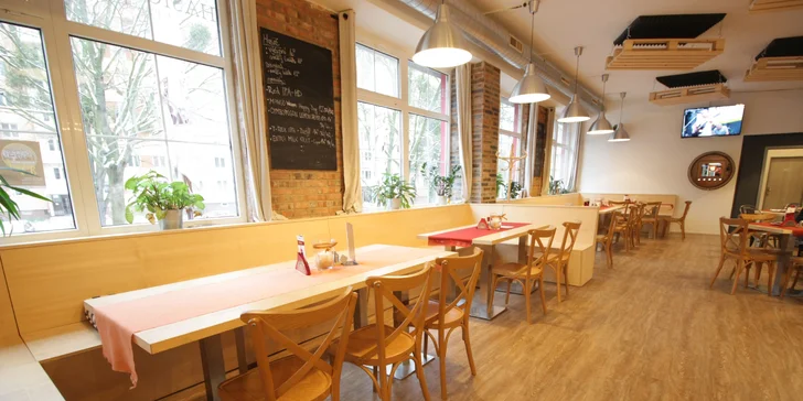 Pivovarské menu pro dva: prkénko dobrot, žebra či panenka i pivní dort