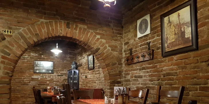 Silvestr na jižní Moravě: party ve sklípku, raut, víno, muzika i ohňostroj