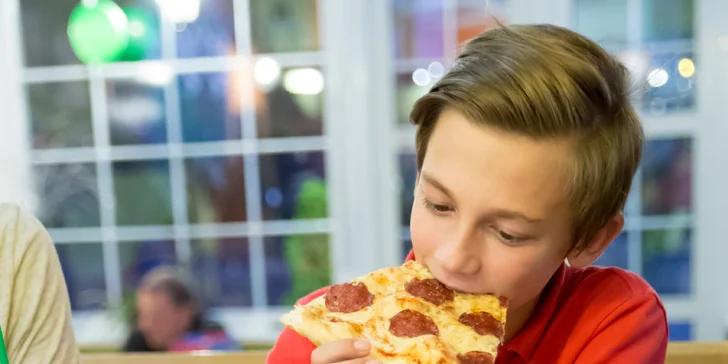 Opravdu velká pizza podle výběru až pro 4 osoby: výběr ze 30 druhů