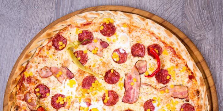 Opravdu velká pizza podle výběru až pro 4 osoby: výběr ze 30 druhů