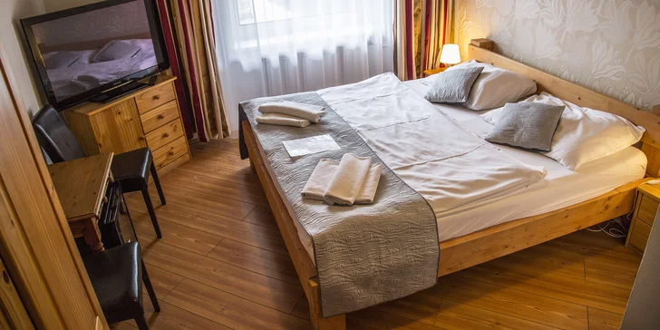 Ve volné chvilce si můžete zapnout satelitní TV, s okolím se spojíte díky telefonu.