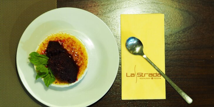3chodové menu pro dva v La Strada: rumpsteak i mangové crème brûlée
