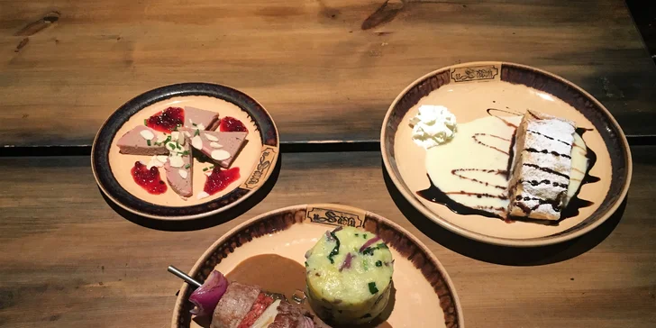 Zvěřinová hostina ve vyhlášené restauraci U Sádlů: kančí špíz i paštika