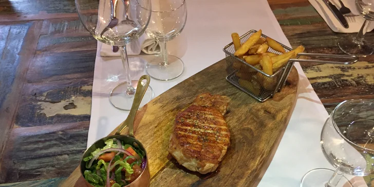 4chodové řecké menu pro 2 osoby: kalamáry, jehněčí kebab i panna cotta