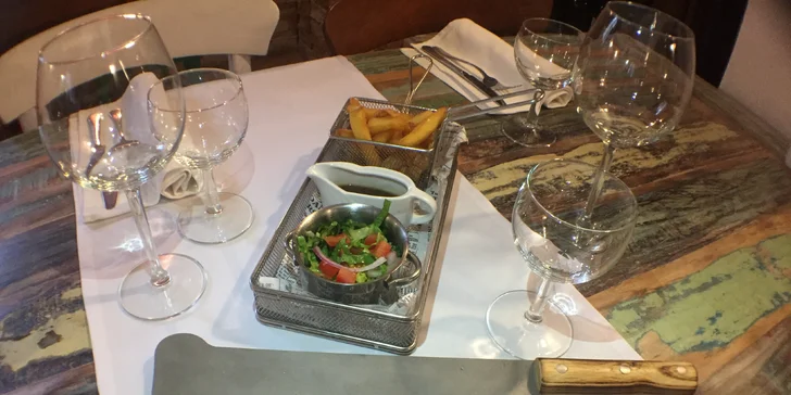4chodové řecké menu pro 2 osoby: kalamáry, jehněčí kebab i panna cotta