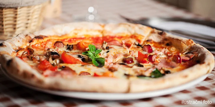 Klasická pizza dle výběru s nápojem v restauraci Riva