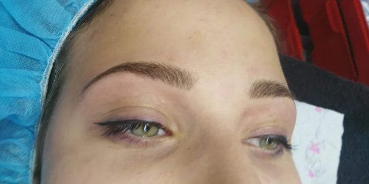Dopřejte si permanentní make-up: 3D vláskované obočí, linky nebo rty