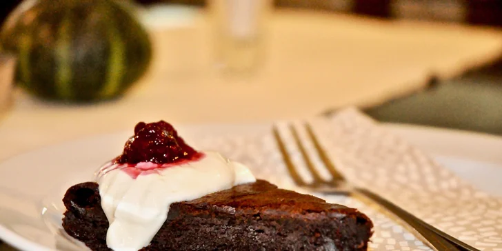 Degustační menu pro dva: lososový tatarák, candát nebo grilovaná kotleta