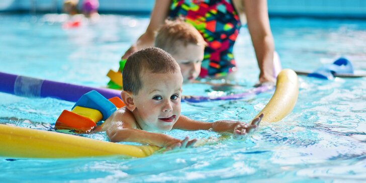 S malými plaváčky do bazénu: zkušební lekce plavání pro děti od 3 do 10 let