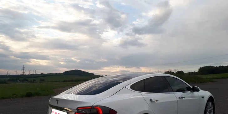 Zrychlení z 0 na 100 km/h za 4 s: spolujízda nebo řízení žihadla Tesla S