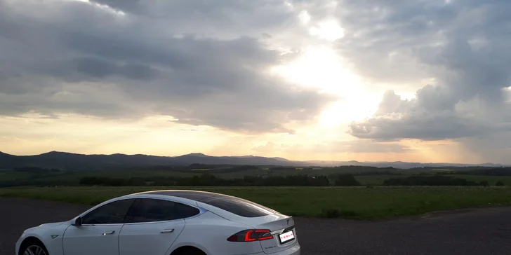 Zrychlení z 0 na 100 km/h za 4 s: spolujízda nebo řízení žihadla Tesla S