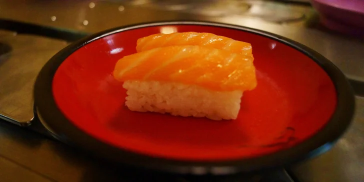 Ulovte si asijské speciality: 2 hodiny neomezené konzumace running sushi
