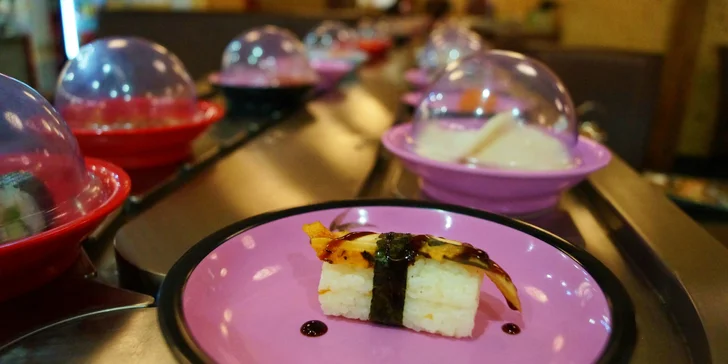 Ulovte si asijské speciality: 2 hodiny neomezené konzumace running sushi