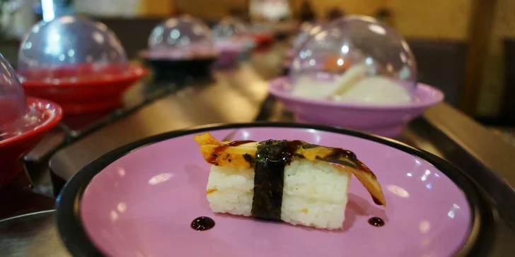 Ulovte si asijské speciality: 2 hodiny neomezené konzumace running sushi