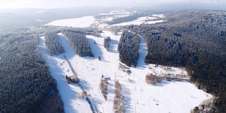 Zimní sporty i relax na Lipně: hotel s polopenzí a odpoledním snackem