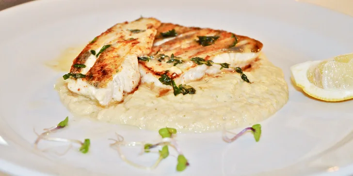 Degustační menu pro dva: lososový tatarák, candát nebo grilovaná kotleta